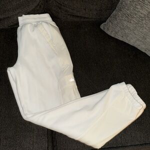 ALO Yoga Women’s Cream Fleece Sweats